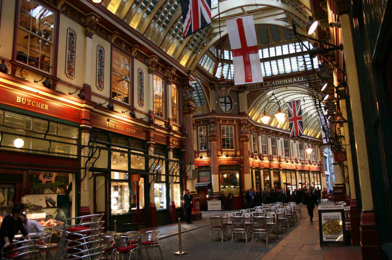 Leadenhall Market shops restaurants cafes chairs showing use class e for planning